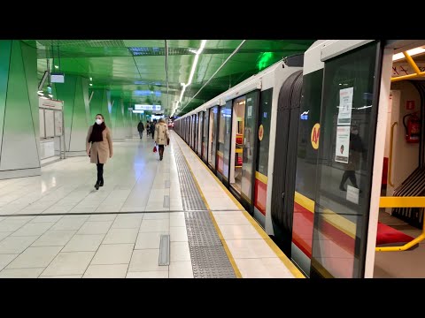 Poland, Warsaw, metro ride from Księcia Janusza to Młynów, Cận cảnh ga ngầm Metro
