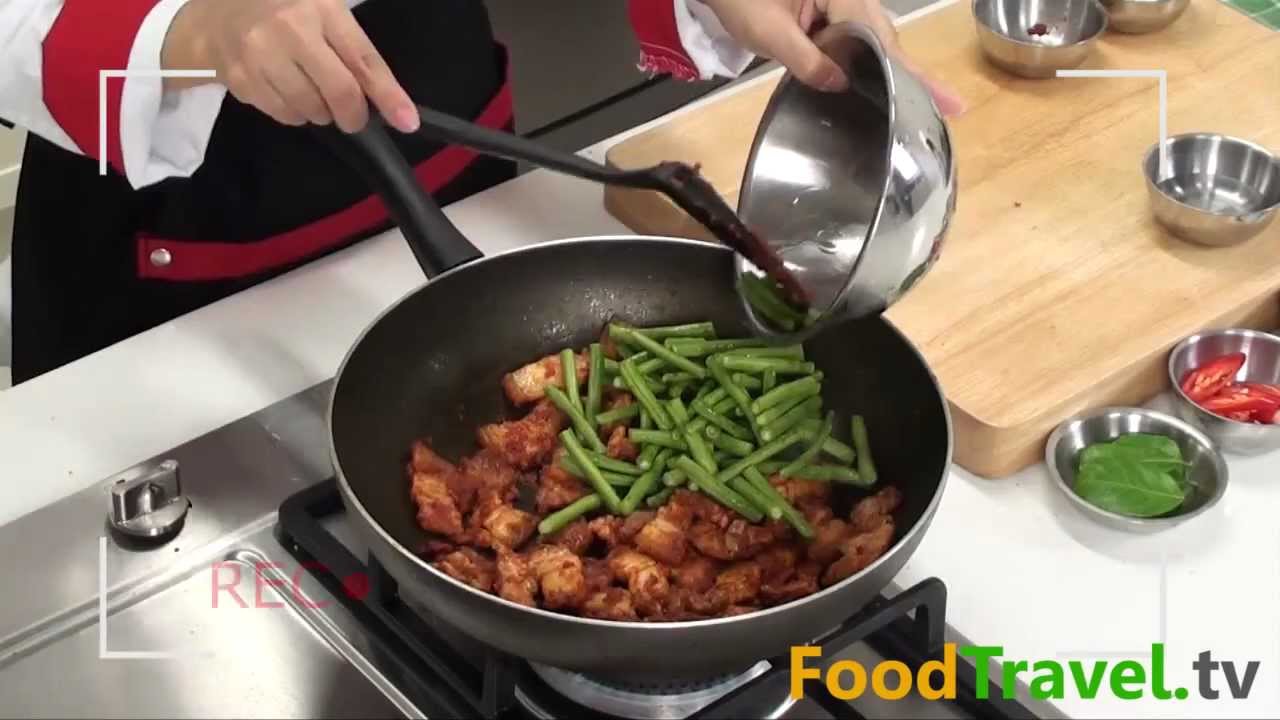 หมูสามชั้นผัดพริกแกงถั่วฝักยาว