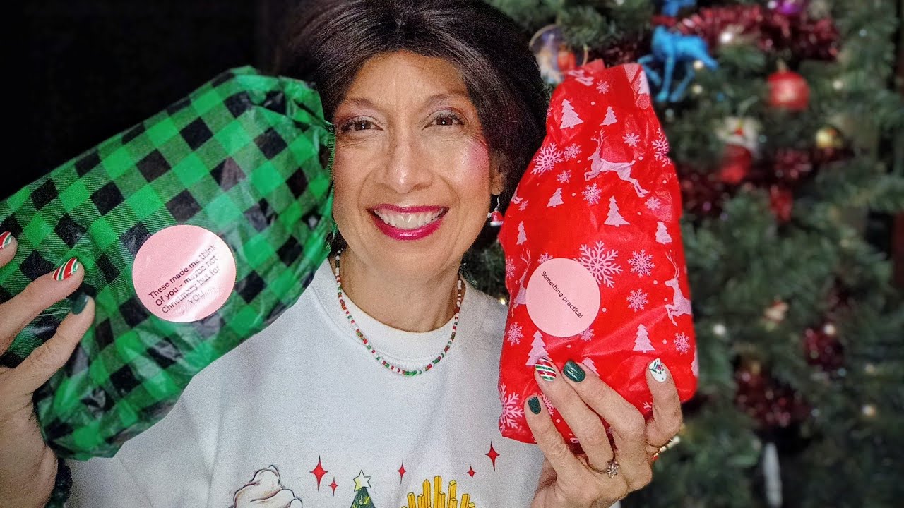 ASMR 🎄🎁 Opening Christmas Care Package 📦 from My Bestie 