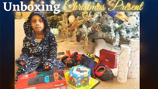 UNBOXING MY NINTENDO SWITCH | WHAT I GOT FOR CHRISTMAS | UNBOXING CHRISTMAS PRESENTS!