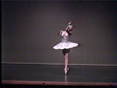 Elle Macy performing the Variation Odette from Swa...