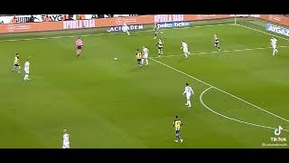 Yunus Akgün Fenerbahçe'nin ayarlarıyla oynuyor