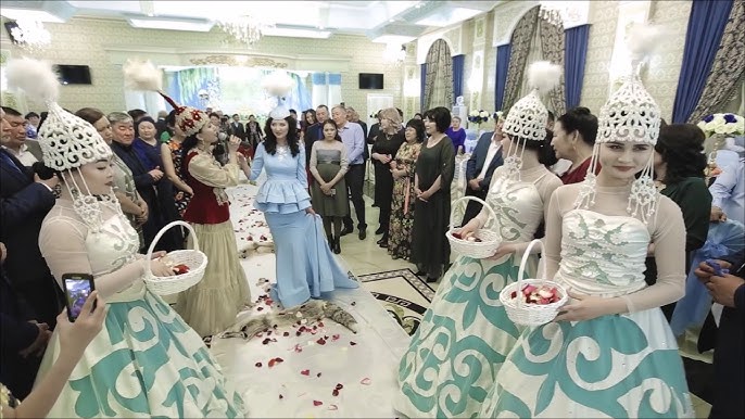 Ұйқыдағы адамдардың тік емізіктері бар порно Қыз жігітті байлап тастады