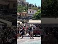 Atenas , Agora , verão , povo na rua  e calor .