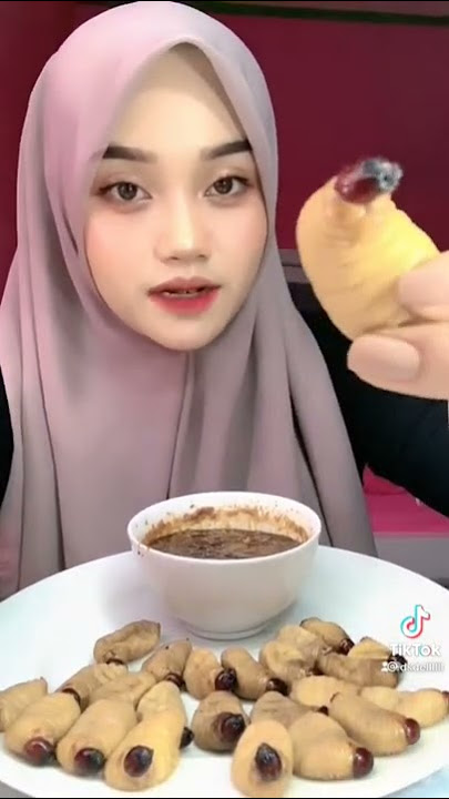 makan ulat sagu lagi#shorts #fyp