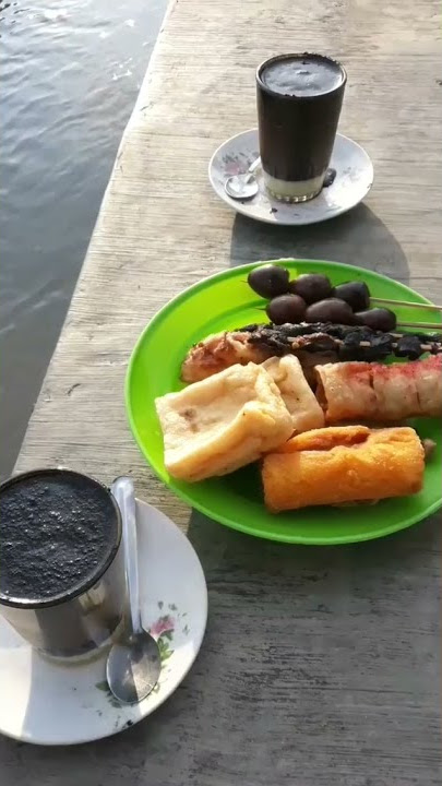 MINUM KOPI DAN MAKAN GORENGAN DI PAGI HARI | HALU STORY #shorts  #storyhalu #storyig #storywa