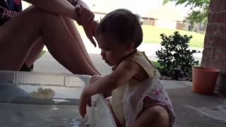 Watch me splash mommy!