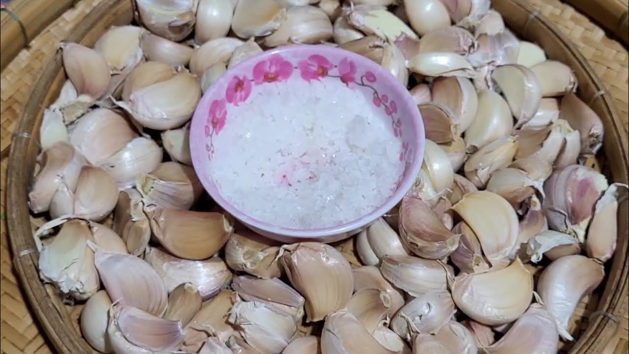 Từ khi biết được cách này tỏi không bị hư úng hây mọc mầm nữa ,không cần để trong tủ lạnh