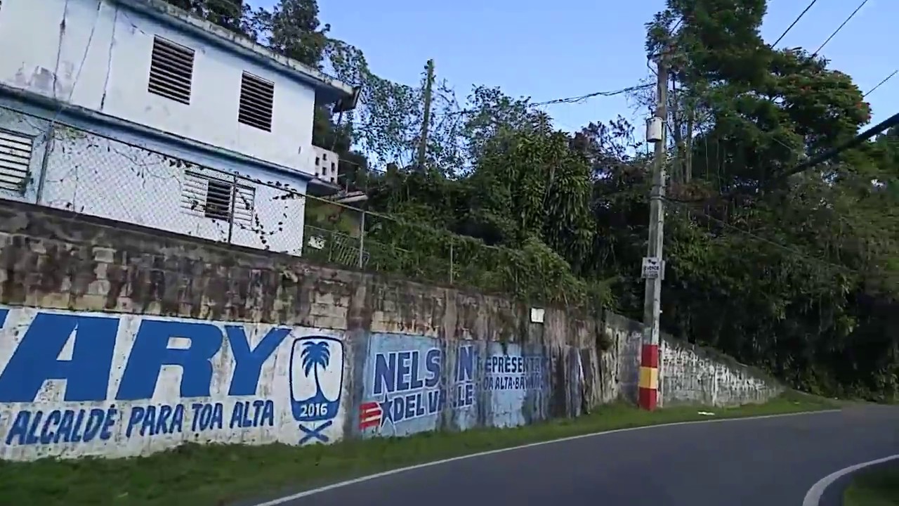 toa alta Comunidad agradece con banquete boricua a brigadas estadounidenses vecinos del sector marzan, en toa alta, estuvieron sin servicio de electricidad desde el huracán. toa alta Comunidad agradece con banquete boricua a brigadas estadounidenses vecinos del sector marzan, en toa alta, estuvieron sin servicio de electricidad desde el huracán.