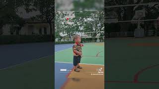 Em Bé Đi Xe Chòi Chân