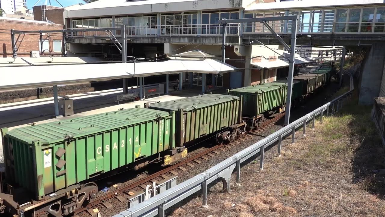 QL009 / QL019 / QL018 with Qube loaded ore 8468 - 18/12/25 - 1 of 2