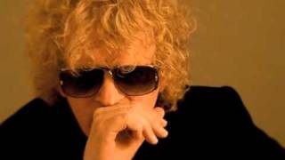 Watch Ian Hunter Knees Of My Heart video