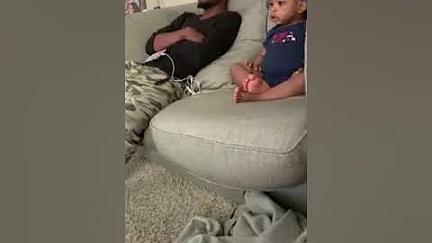 Adorable moment of father and toddler having conversation | ABC News - DayDayNews