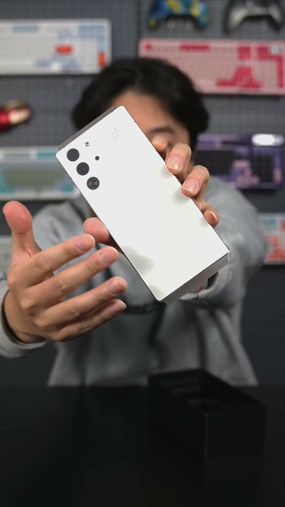 Help fans get a white gaming phone - Red Magic 10Pro Daytime Warrior Red Magic 10pro Daytime Warrior