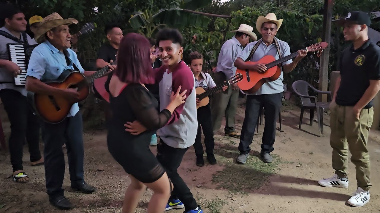 La Bailarina. Que en contro Grillo de La noche