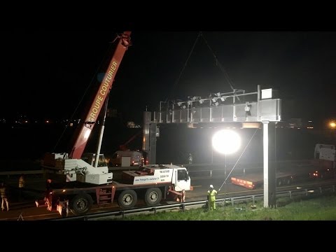 Charnay-lès-Mâcon : première opération de démontage d’un portique écotaxe