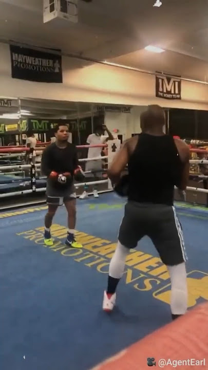 Floyd Reveals Private Conversation With Tank Davis! #boxing #boxingupdate #mma#floyd maywather