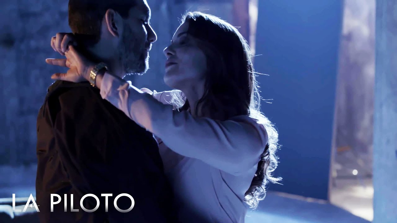 La Piloto | John se olvida de Yolanda y enciende su pasión con Sonia