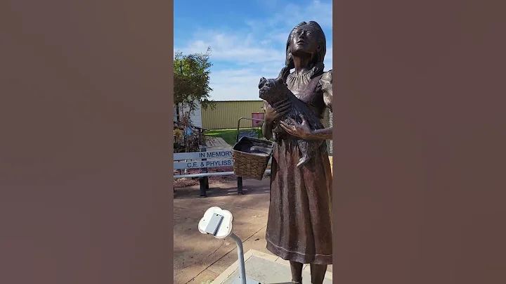 Dorothy statue in Liberal Kansas