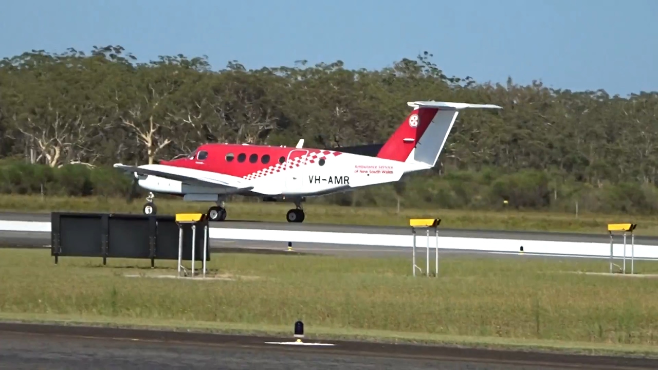 Royal Flying Doctors Service King Air 200 (VHAMR) Takeoff from Port Macquarie (1080p) YouTube Royal Flying Doctors Service King Air 200 (VHAMR) Takeoff from Port Macquarie (1080p) YouTube