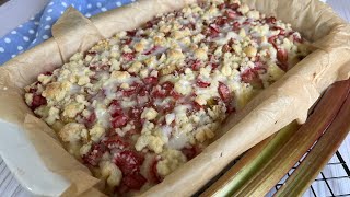 Express cake without a mixer with rhubarb and crumble