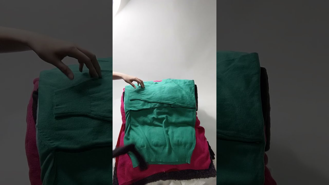 70s 80s Sweaters 1029502-21 38 pcs 38 lbs Wholesale at Tiedemann Globe