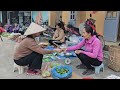 CEO Trieu Phuong harvests vegetables to sell at the market.