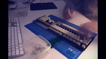 Amiga 1200 keyboard disassembly