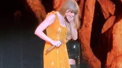 Taylor Swift - swallows a bug on stage, can