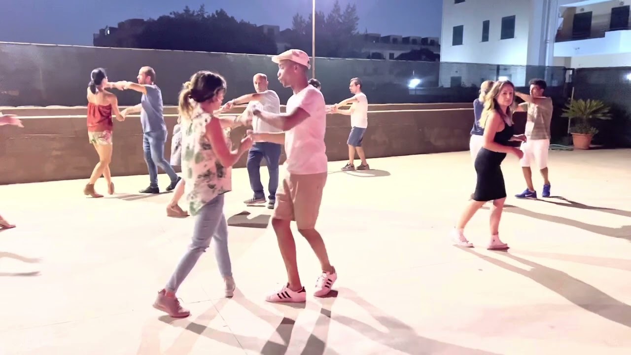 Salsa Cubana - Figura Abrázala