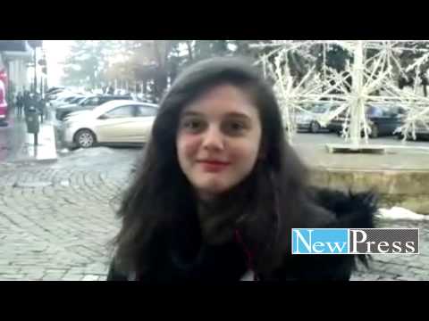 ქუთაისელები ქალაქის საახალწლო მორთულობაზე