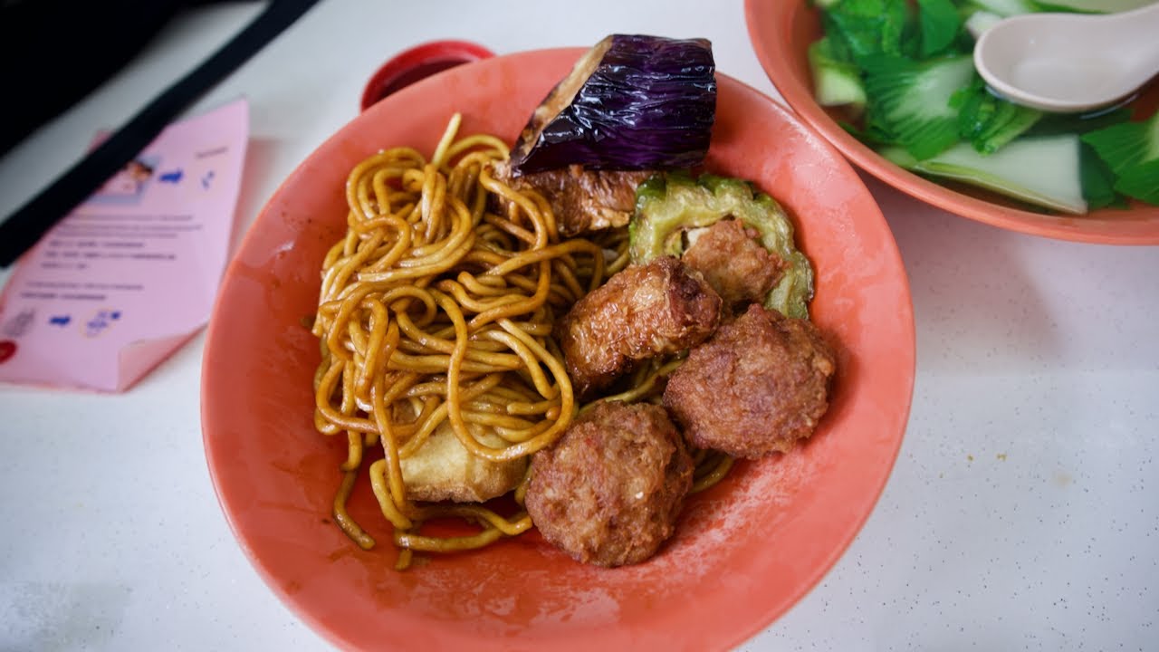 Amazing fried MEATBALLS and NGOH HIANG at this yong tau foo stall in Toa Payoh Singapore street food