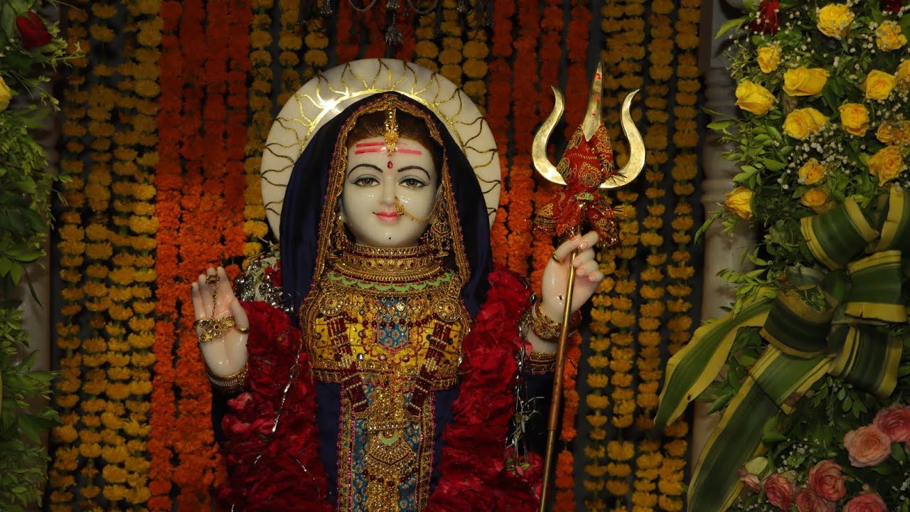maa Khodiyar ma ni shobhayatra 27mi mahakadi Live labha singar .Ashok ...