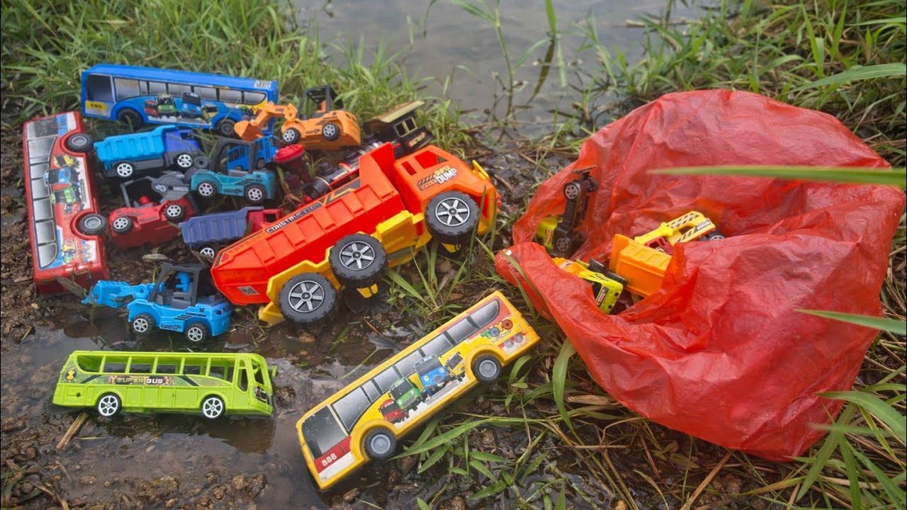 Menemukan Mobil Mobilan Truk, Bus Tayo, Truk Pasir, Excavator, Truk Tangki, Truk Pengangkut eps39