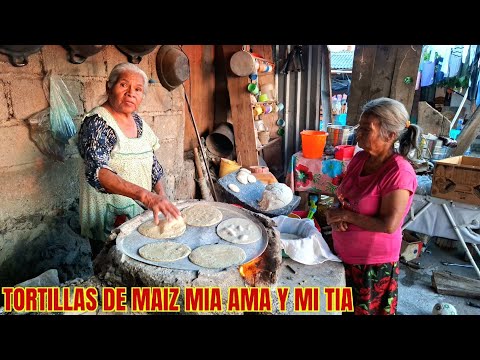HACIENDO TORTILLAS DE MAIZ MI AMA NOS CUESTA SU HISTORIA DE NIÑES 