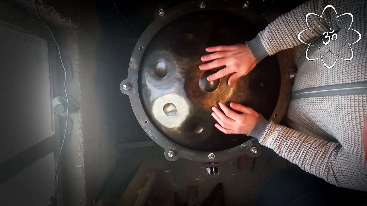 Atom handpan D G Bb C D E F G A C