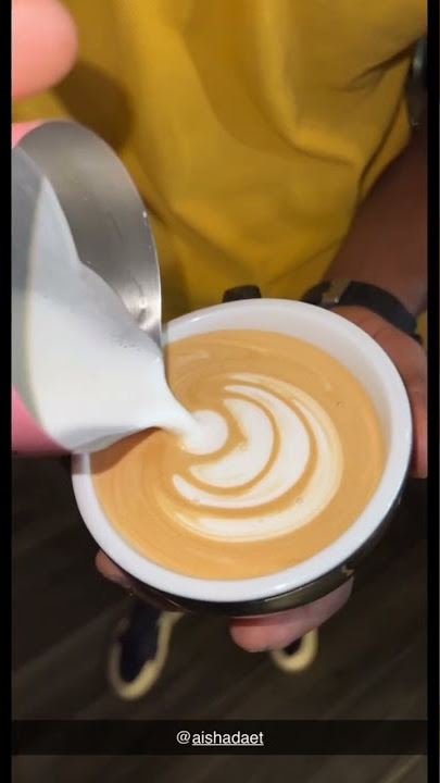 Tulips latte art #art #baristaskills #barista #café #story #storyshort #storytime #shrots #shortsyt