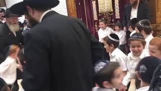 ילדים קטנים רוקדים יחי אדוננו ב770