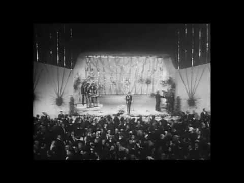 Celentano Chi non lavora ... Sanremo 1970 serata finale 28 febbraio. Adriano cade sul palcoscenico