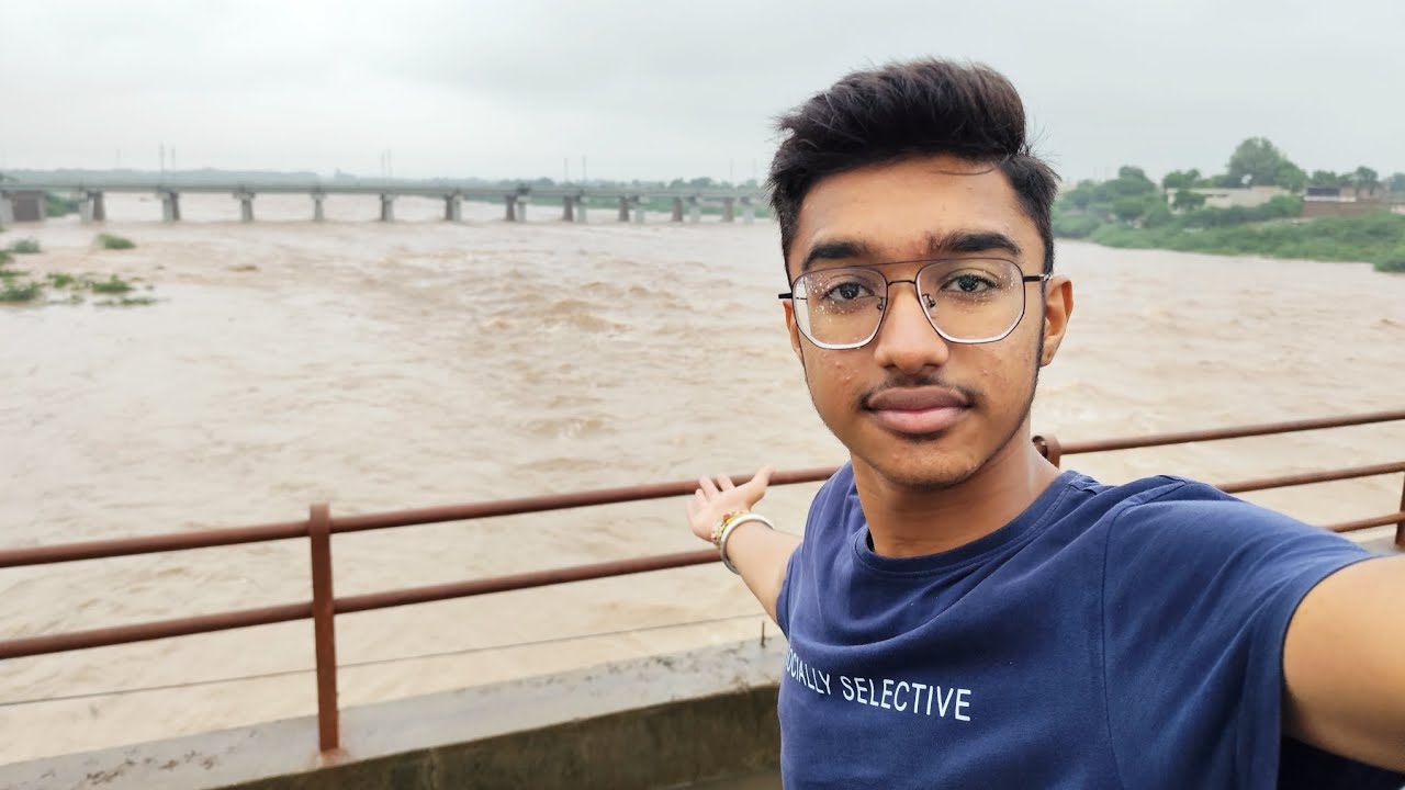 Wankaner Ke Sari River's Overflow Ho Gay | Sari River Me Pani A Gaya ...