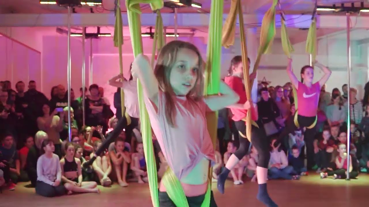 KIDS/TEENS Létací jóga - B-Pole Studio 9.narozeniny