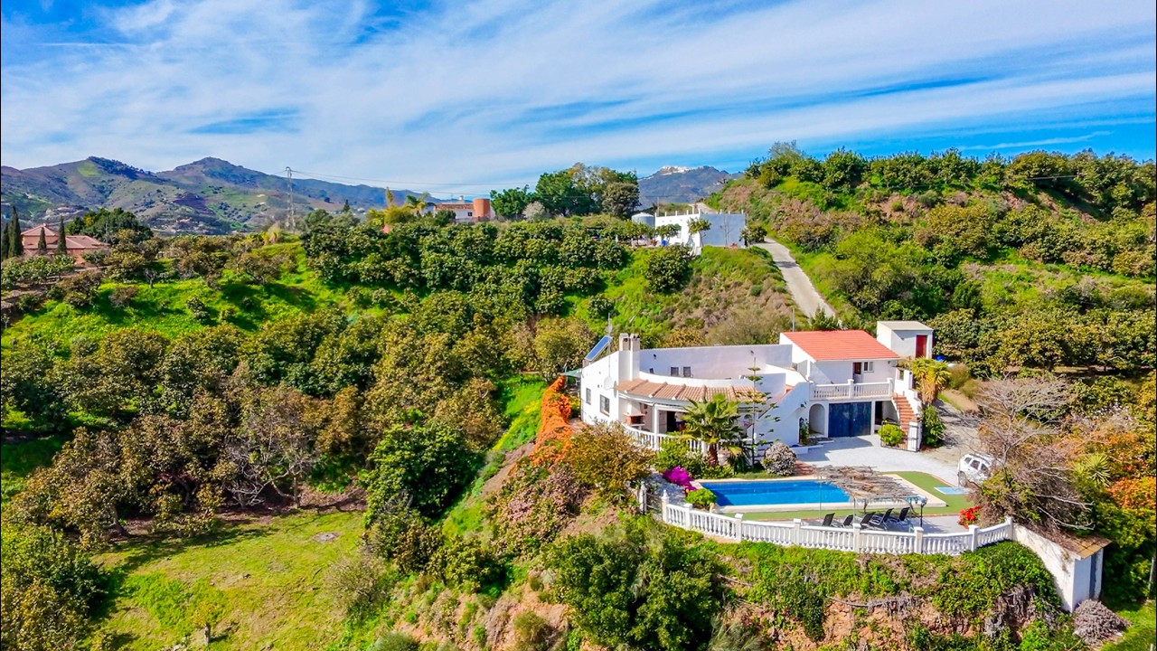 Villa Jurgen - a stunning country property located just 1.5 km from the heart of Benamargosa village