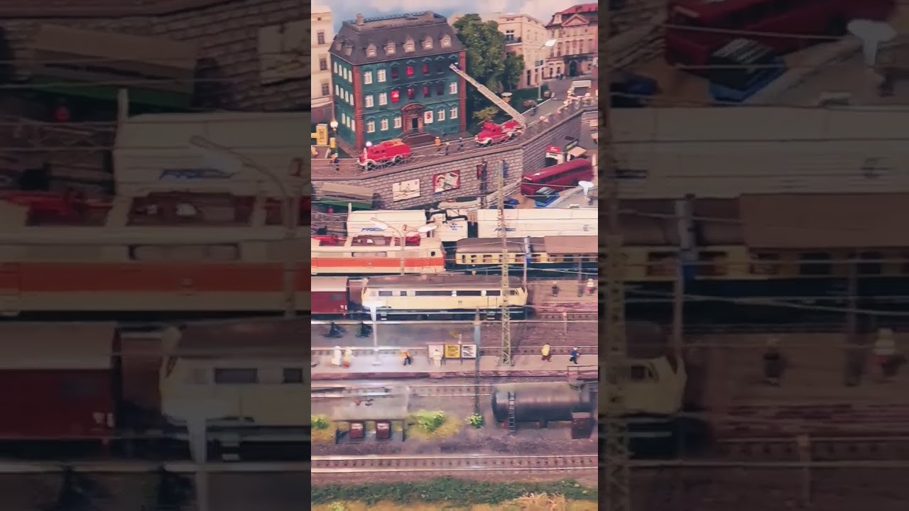 Kurzvideo: Diesellokomotive 218 401-8 mit Güterzug