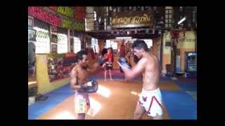 Como golpear con puños Muay Thai Boxing. How to hit with punches