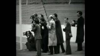 FA Cup 1957 - Aston Villa 2-1 Man Utd
Buy the DVD now from http://www.tikabooson.com/DVD+Categories/FA+Cup+DVDs/1957+FA+Cup+Final+Aston+Villa+FC+v+Manchester+United_DVD2812.htm
In May 1957 John Dixon lifted the FA Cup for Aston Villa under the twin towers for a record seventh time in the clubs illustrious history.
You can relive this golden moment of history all over again as we bring you the full uninterrupted 90 minutes, including the original commentary by Kenneth Wolstenholme.
Trailer footage cleared by The FA FA Cup 1957 - Aston Villa 2-1 Man Utd