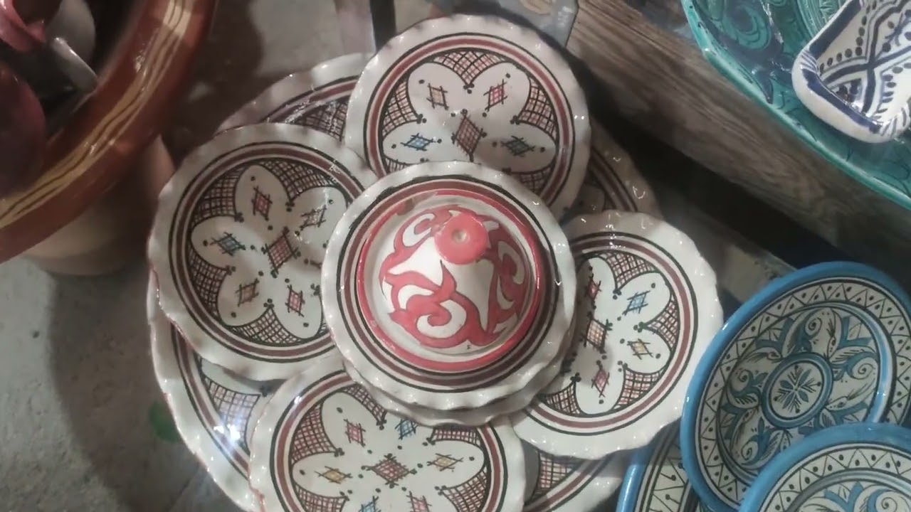 دخلوا تشوفوا معايا جوله في مدينة مراكش فوائد الفخار بطين صناعات بلادنا في مدينة مراكش بسوق الربيع