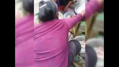 Cách gói bánh chưng gù của người dân tộc sán dìu