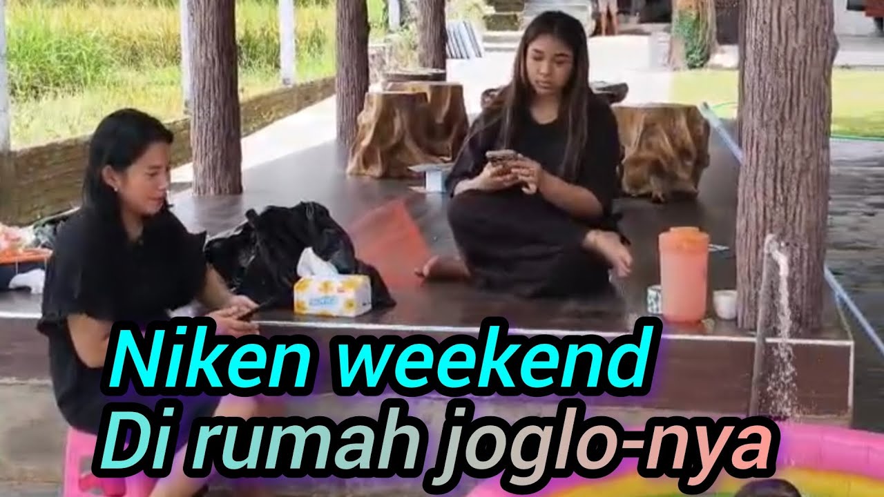 Niken weekend di rumah joglo-nya ...