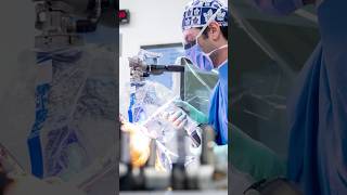Mount Sinai Hospital’s Dr. Jesse Wolfstadt performs Canada's first partial knee replacement surgery