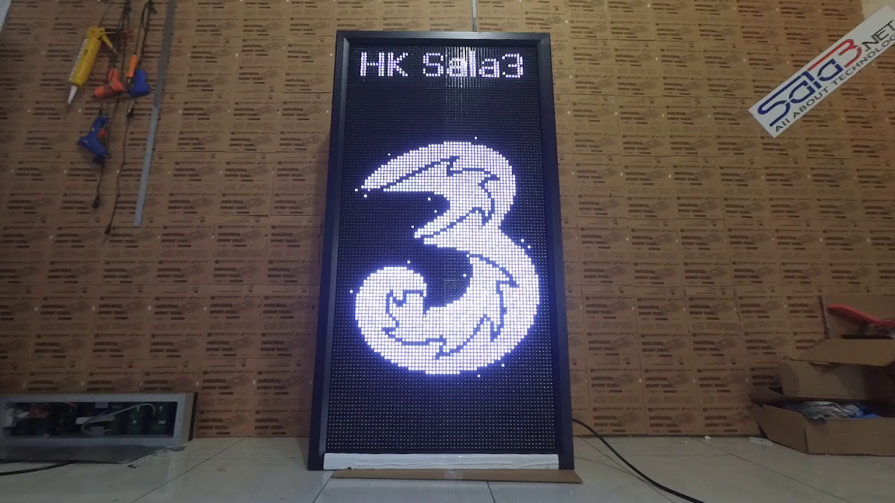 Running Text Putih 137x73cm Wifi Outdoor